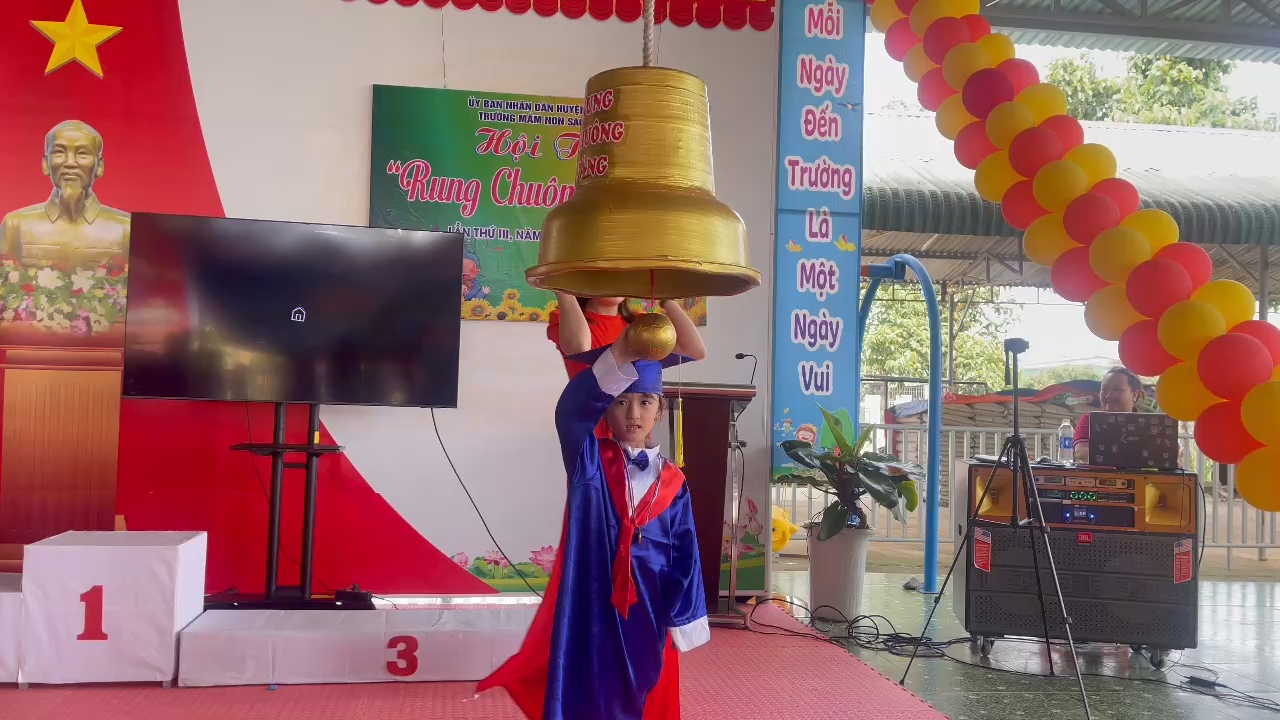 Thí sinh đạt giải nhất: Cháu Nguyễn Lê Tuệ Nhi lớp lá 2